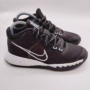 Nike Kyrie Flytrap Basketball Sneakers Youth Size 5Y Black White Womens Size 6.5